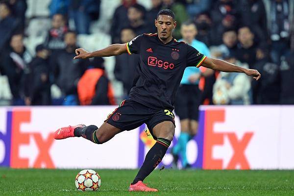 关于捷拿贝格表现出色，继续在德甲联赛中发光发热的信息