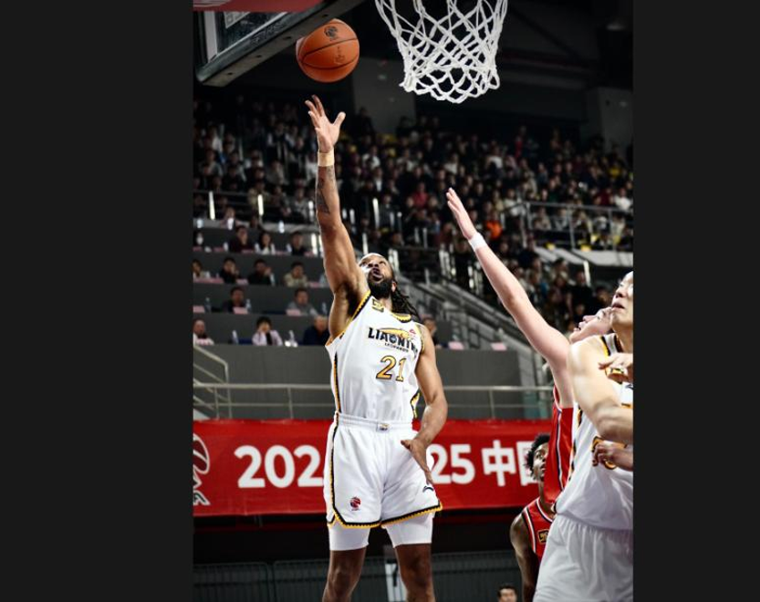 广州男篮遭遇辽宁队反超,输球收场 广州男篮遭遇辽宁队反超,输球收场