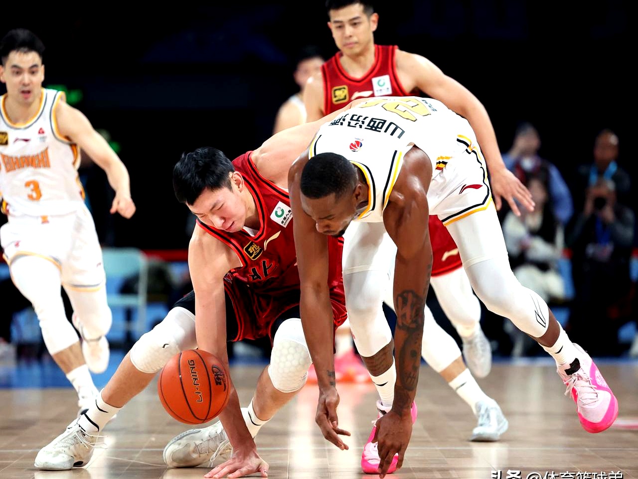 球员受伤情况频现,球队面临挑战,备战工作全面展开的简单介绍 球员受伤情况频现,球队面临挑战,备战工作全面展开的简单介绍