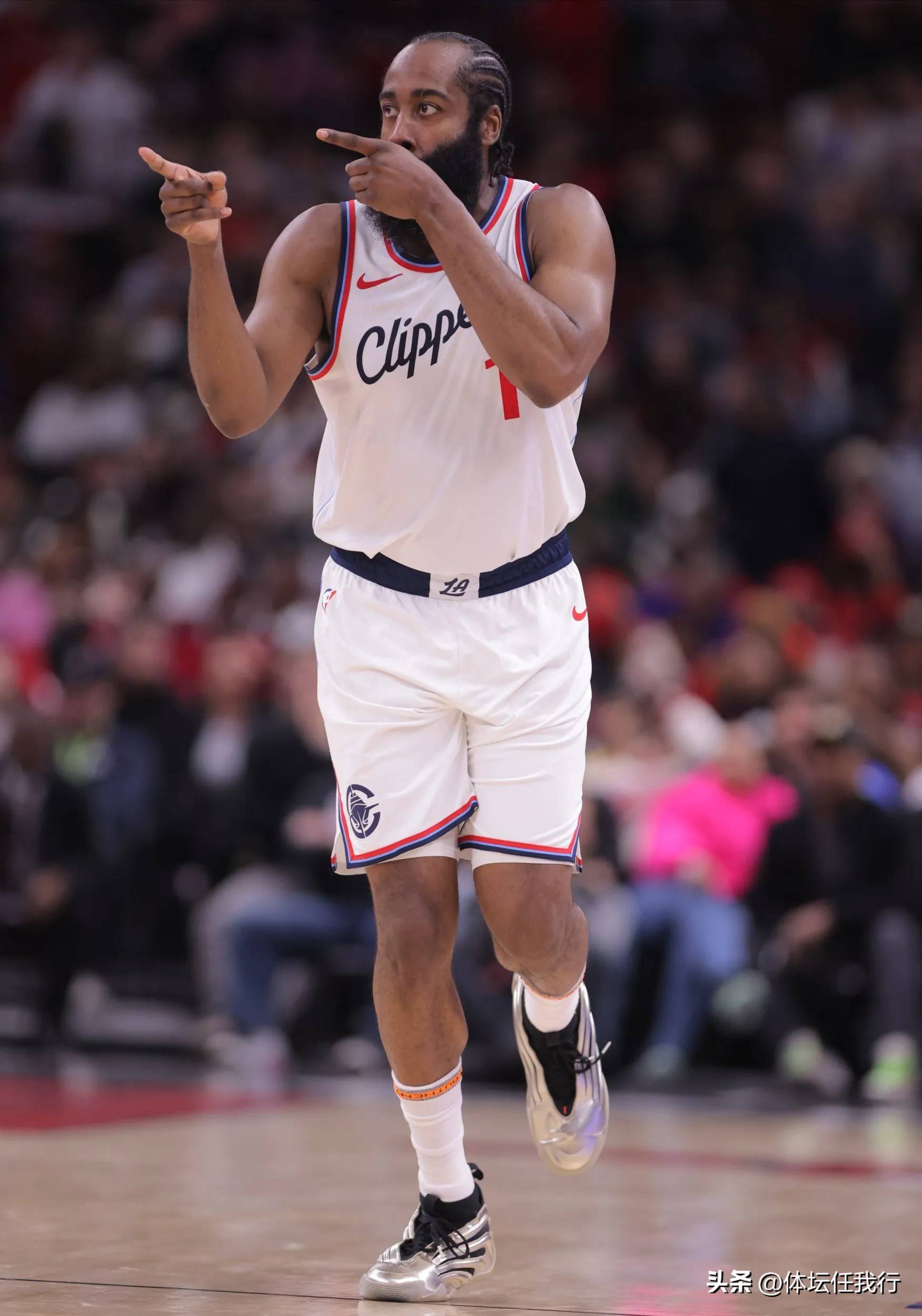 火箭成功挺进西部半决赛,掀起篮球热潮 火箭成功挺进西部半决赛,掀起篮球热潮