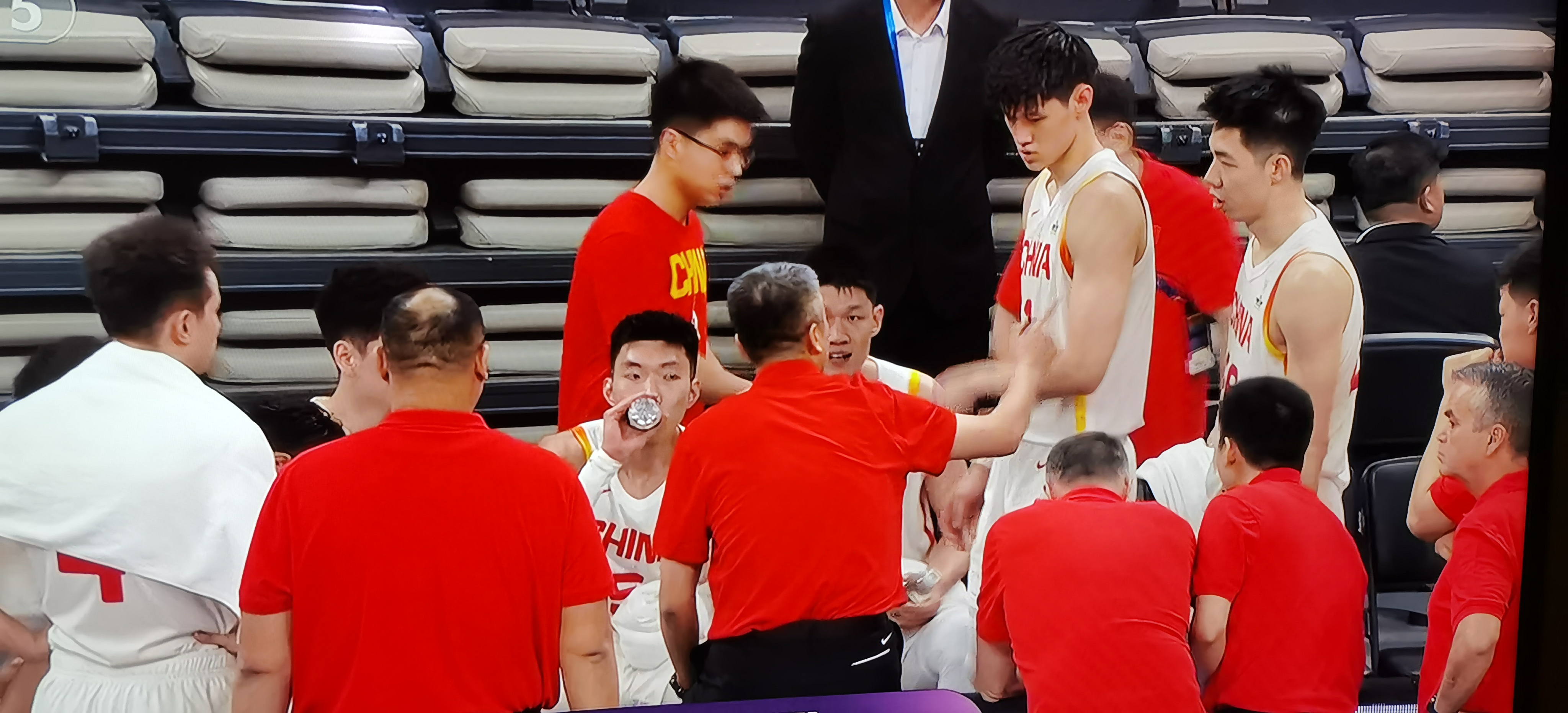 杏彩体育官网入口-一位新晋球员在比赛中表现出色，成为焦点人物的简单介绍