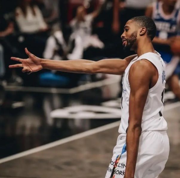 雄鹿击败篮网,安特托昆博暴扣惊呆全场的简单介绍 雄鹿击败篮网,安特托昆博暴扣惊呆全场的简单介绍