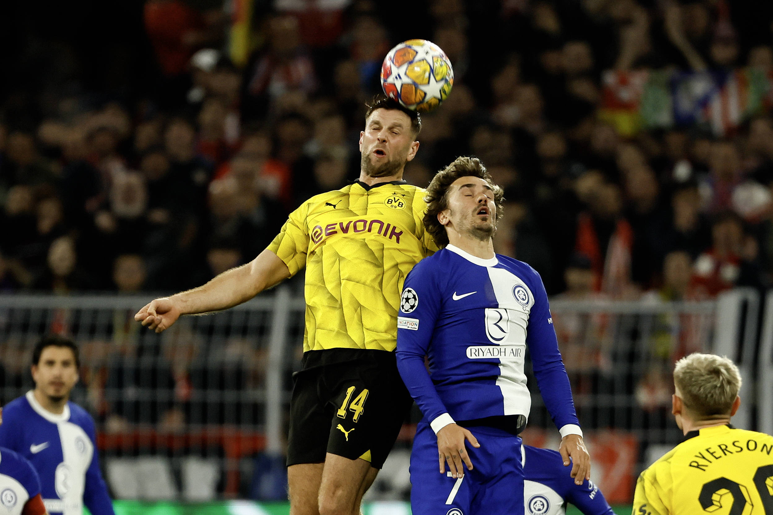 斯图加特与多特蒙德上演对决 斯图加特与多特蒙德上演对决