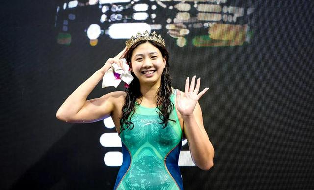 西班牙游泳选手获得女子蛙泳冠军