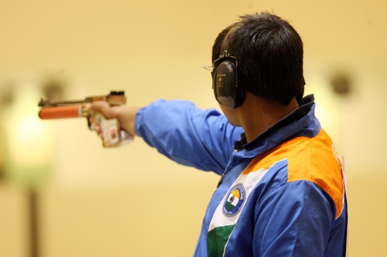 印度射击选手再次夺得金牌，稳坐榜首