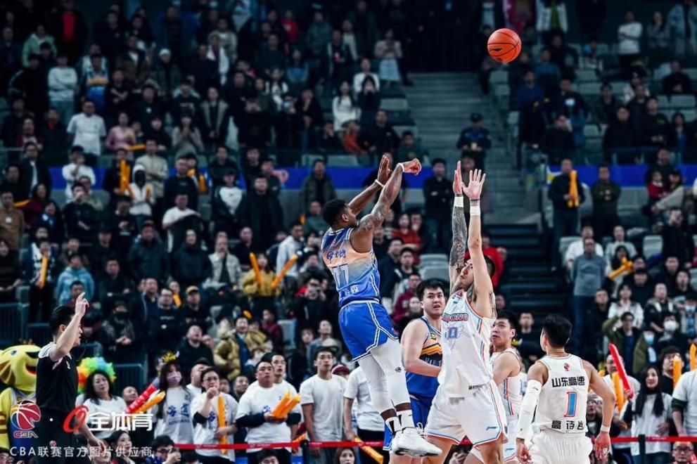 杏彩体育-福建男篮力克新疆，全队表现稳定