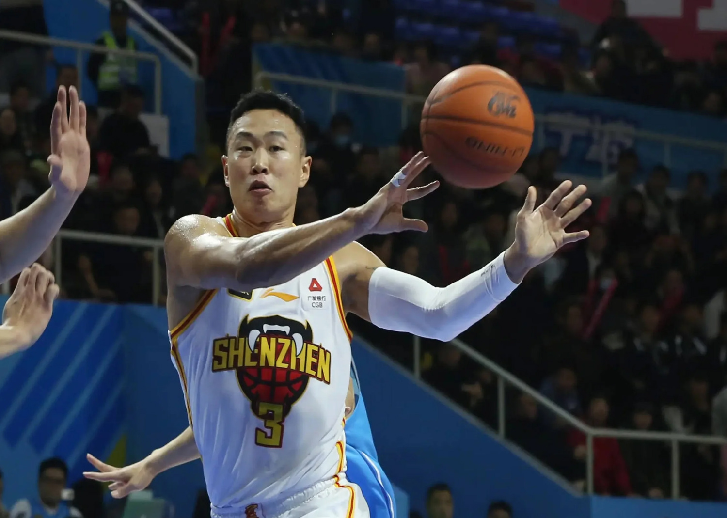 包含深圳佳兆业年轻后卫表现抢眼,凭借出色表现跻身一线队的词条 包含深圳佳兆业年轻后卫表现抢眼,凭借出色表现跻身一线队的词条