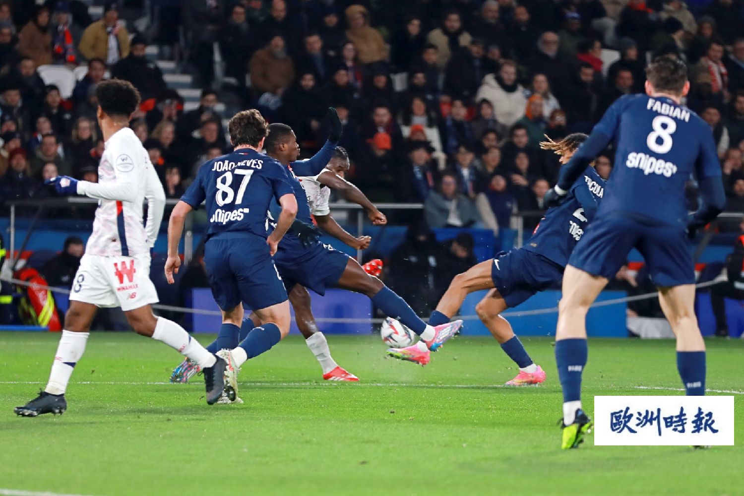 杏彩体育app下载-法国联赛强队交锋，巴黎圣日耳曼大胜