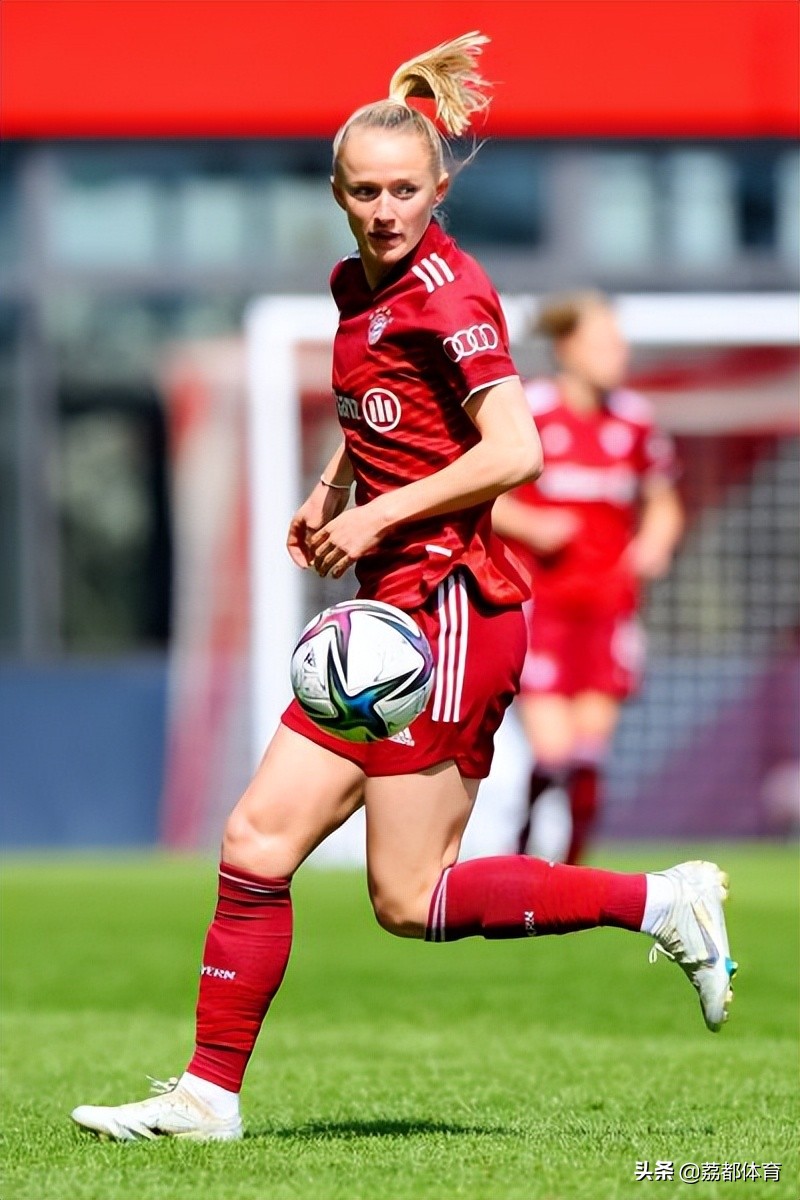 杏彩体育官网入口-国际足坛女运动员展现实力与技巧